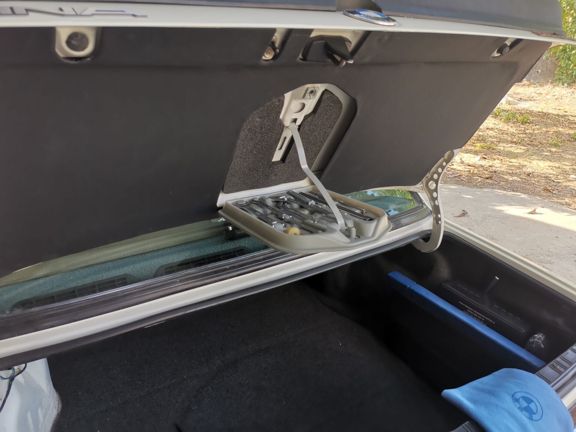 BMW E30 coupe/sedan boot lid trunk trim - Image 10