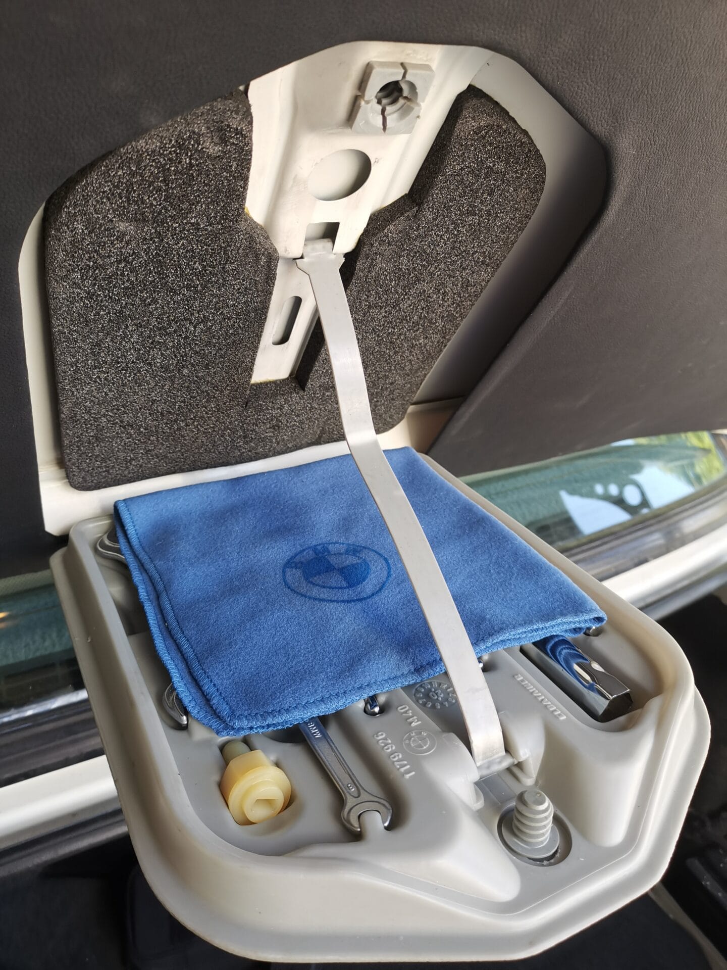 BMW Toolkit Polishing Cloth - Image 12