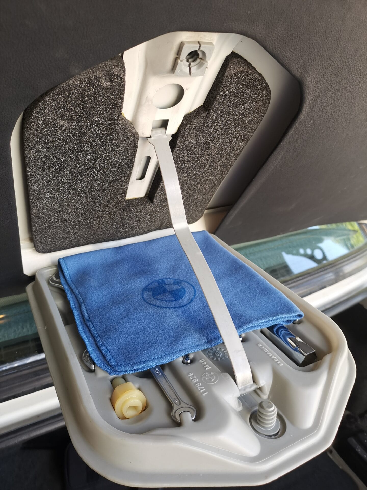 BMW Toolkit Polishing Cloth - Image 9