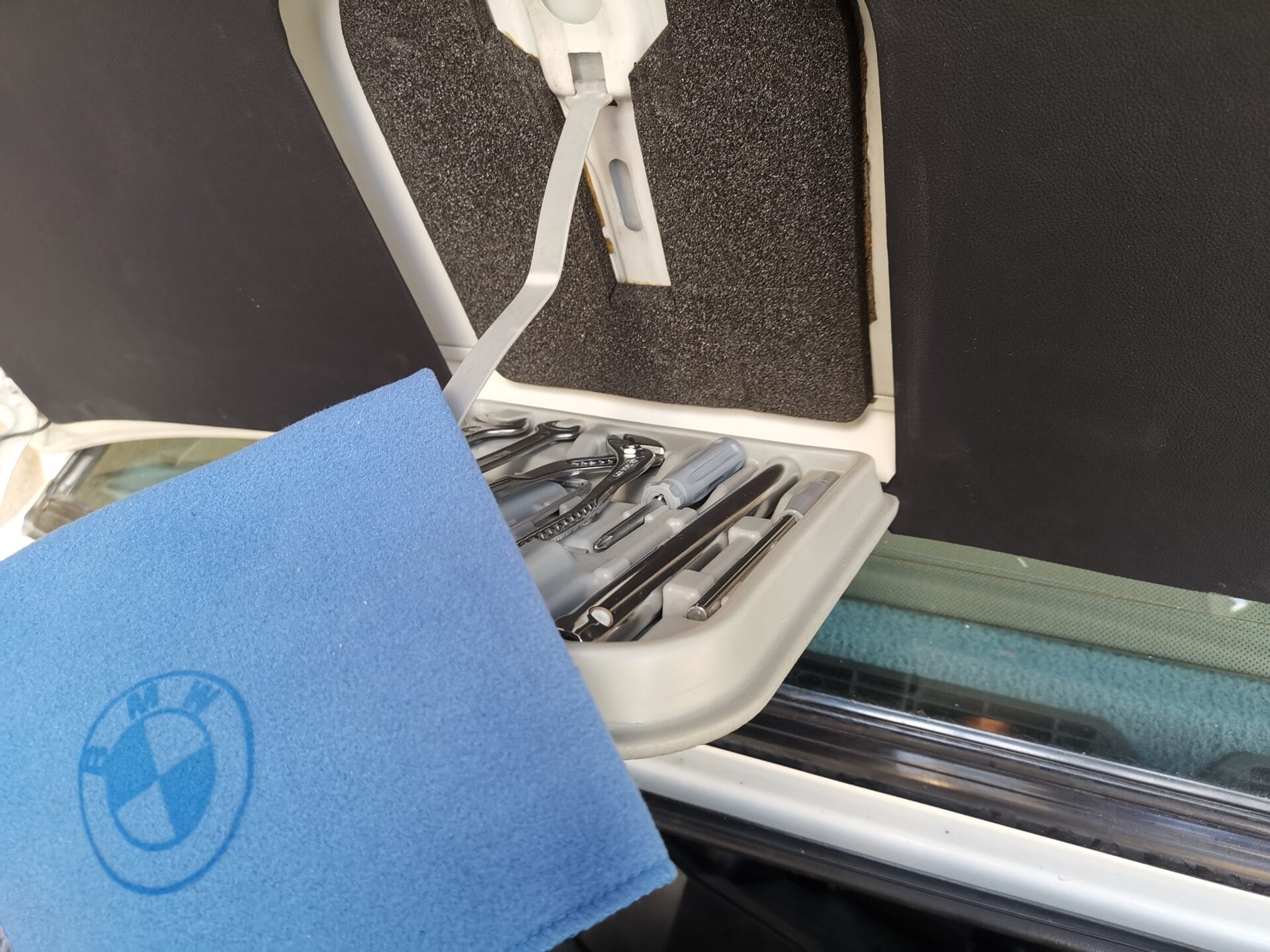 BMW Toolkit Polishing Cloth - Image 10