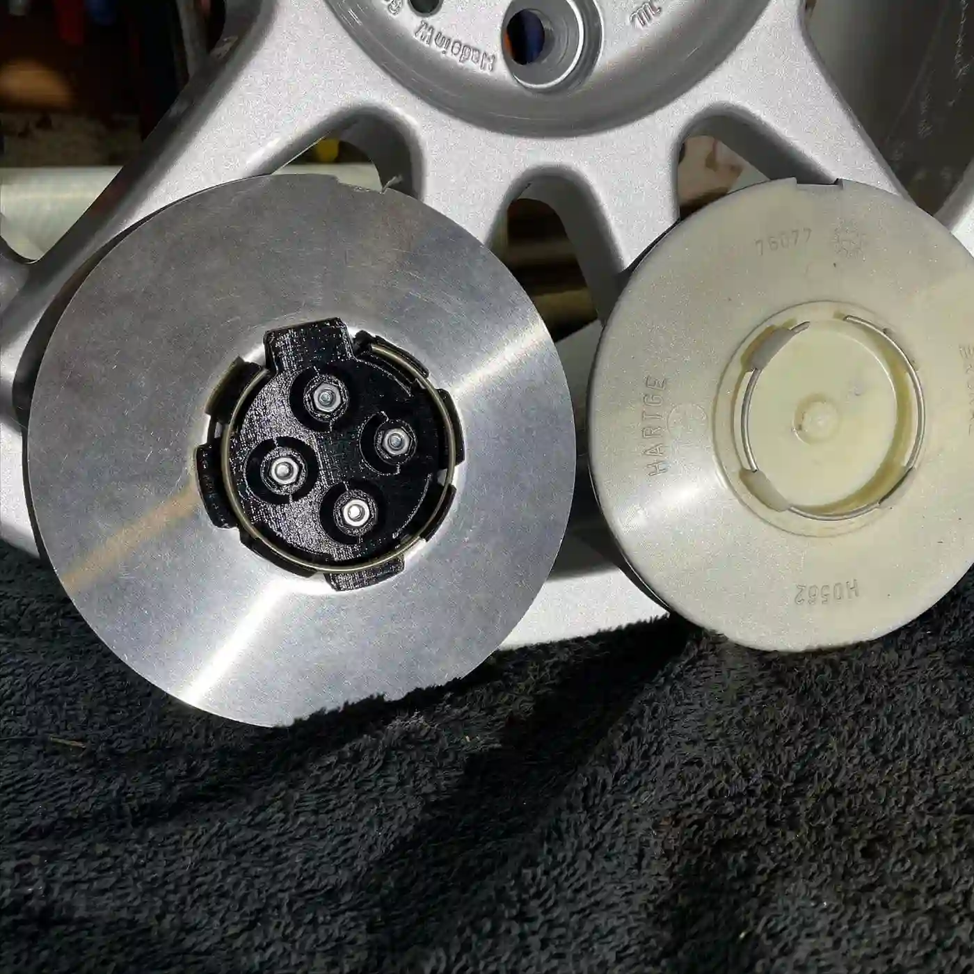 Hartge 16 4×100 center cap – H0562 76077 – aluminum (1pc for one wheel) - Image 4