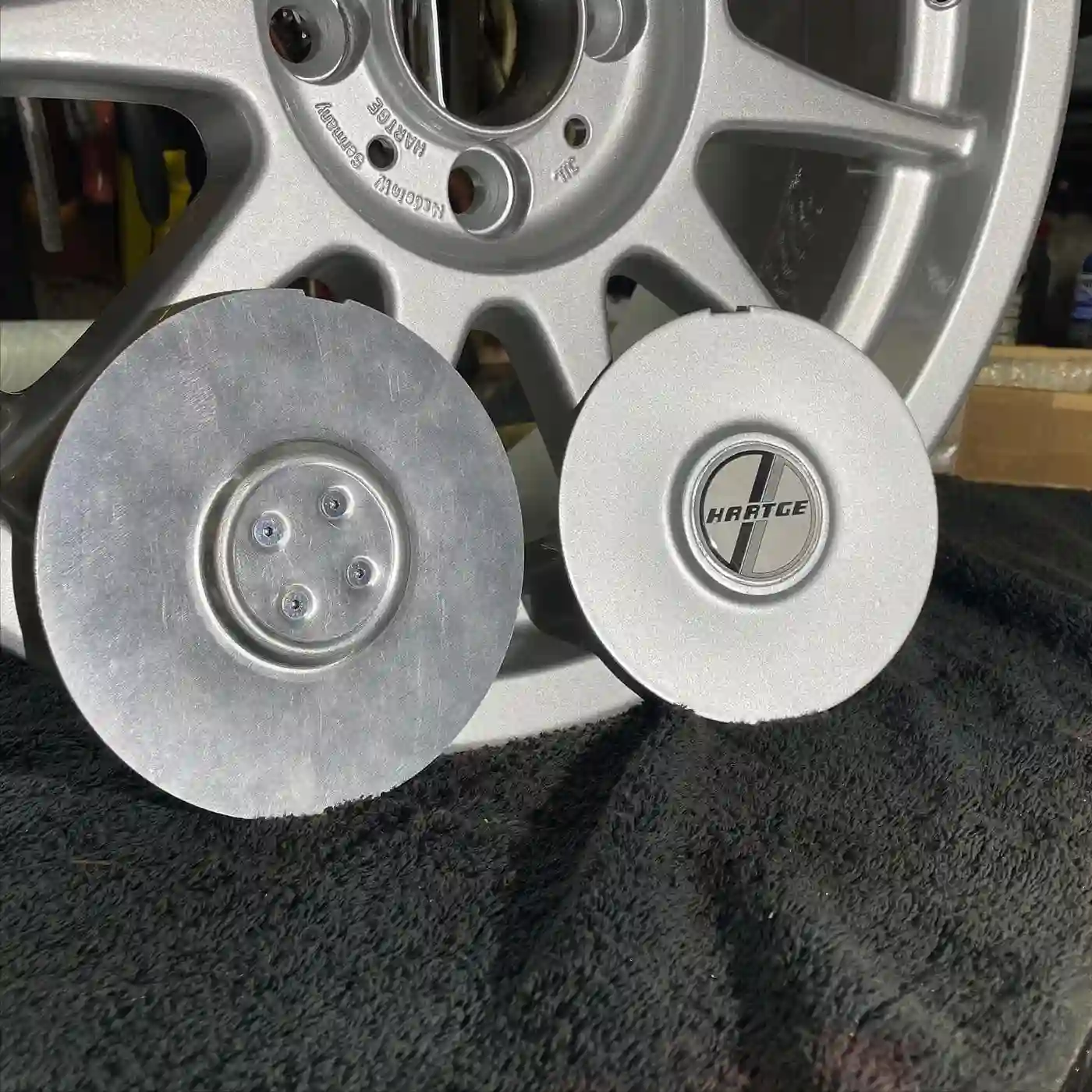 Hartge 16 4×100 center cap – H0562 76077 – aluminum (1pc for one wheel) - Image 3