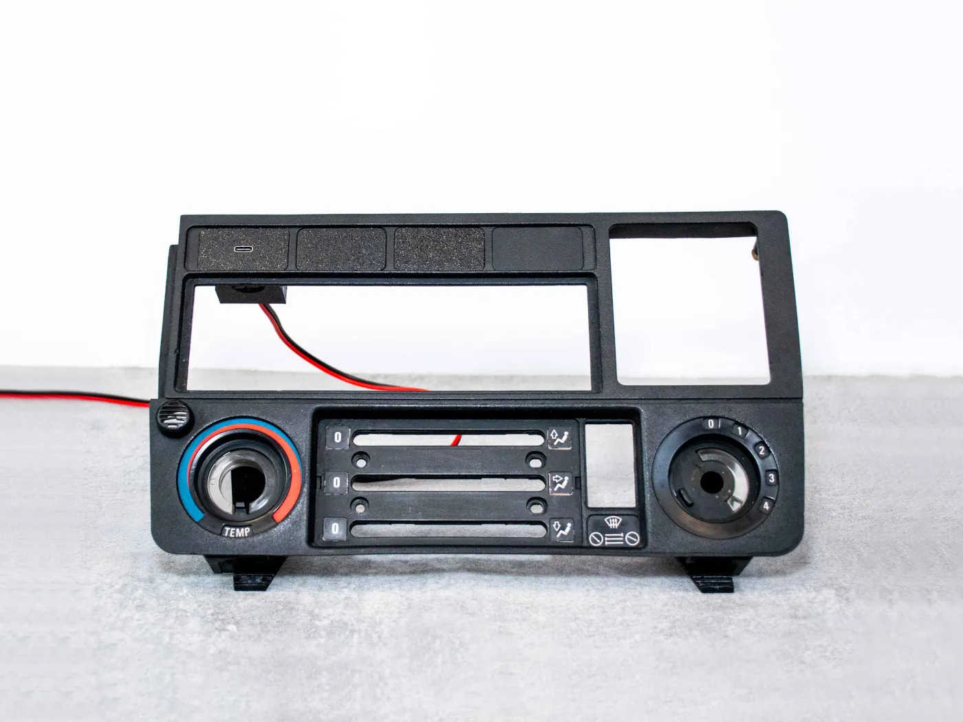 Center Button USB Type C Quick Charger Port – BMW E30, E28 - Image 3