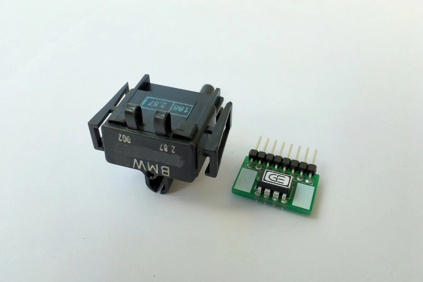 BMW E28 V8 Coding Plug Board - Image 3